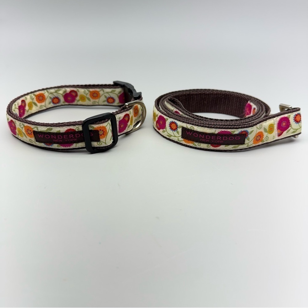 Wonder Dog New York Floral
Dog Collar and Leash Set